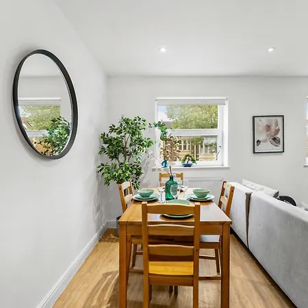 Apartment Spacious - Parking & Wifi Bristol