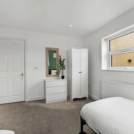 Spacious - Parking & Wifi * Bristol