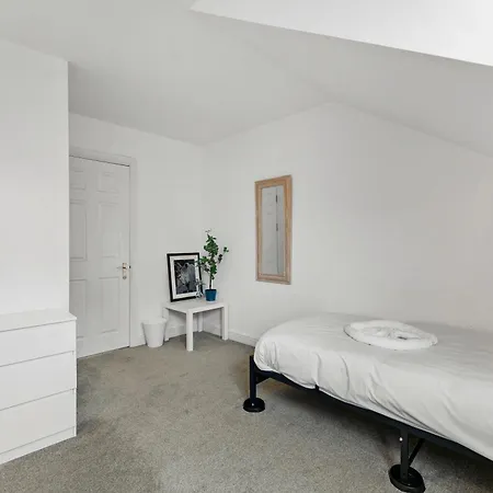 Spacious - Parking & Wifi * Bristol