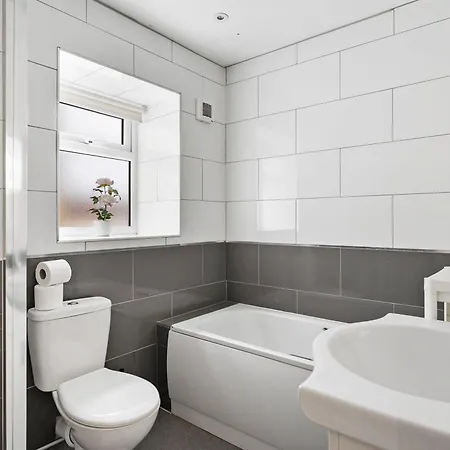 Apartment Spacious - Parking & Wifi *