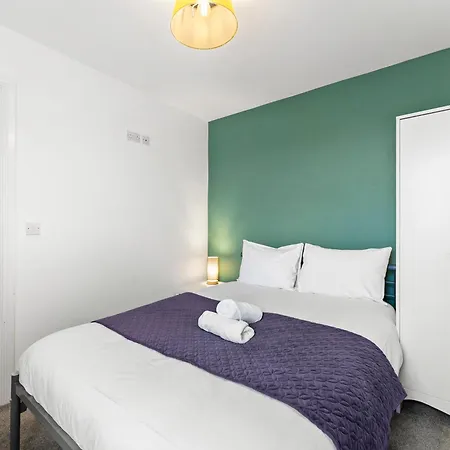 Spacious - Parking & Wifi Bristol