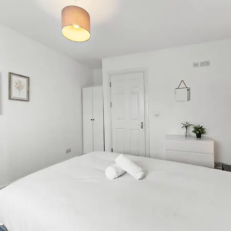 Spacious - Parking & Wifi Bristol