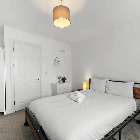 Spacious - Parking & Wifi