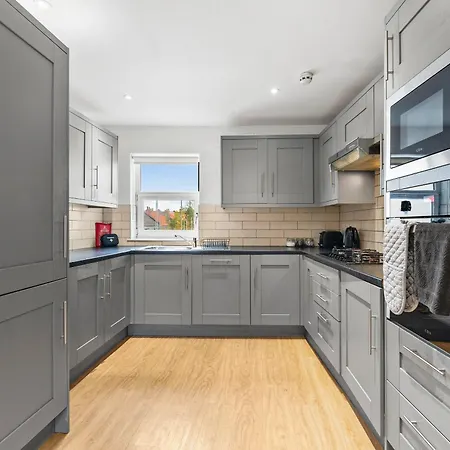 Spacious - Parking & Wifi Bristol